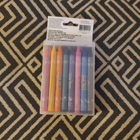 Sesame Street Elmo Crayons NWT - Picture 2 of 2